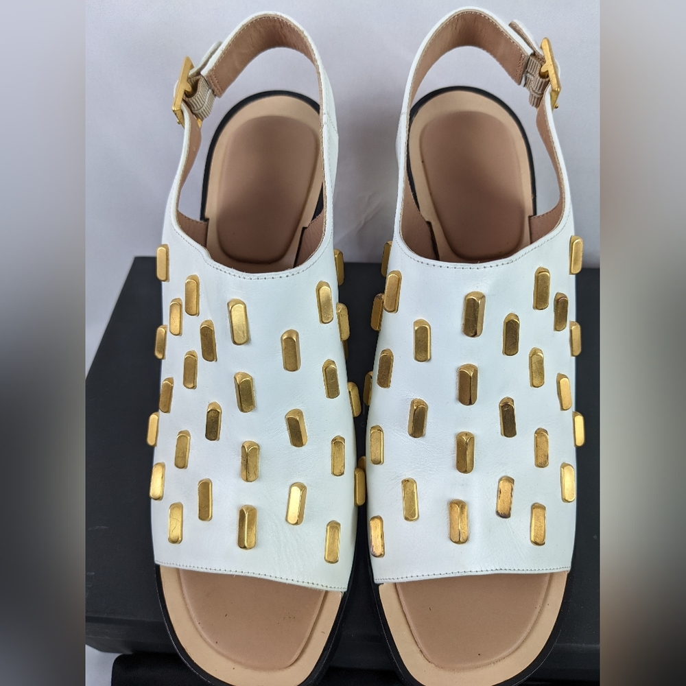 CALVIN KLEIN COLLECTION CECILE STUD- EMBELLISHED PUMPS SIZE 40.